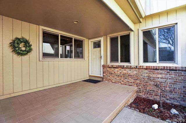 12342 Pinecrest Drive, Plymouth, MI 48170