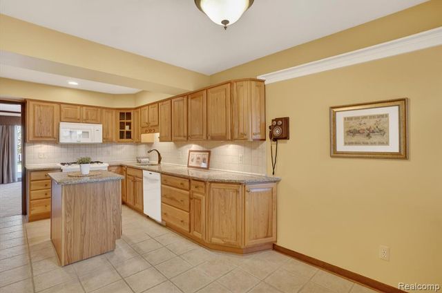 12342 Pinecrest Drive, Plymouth, MI 48170
