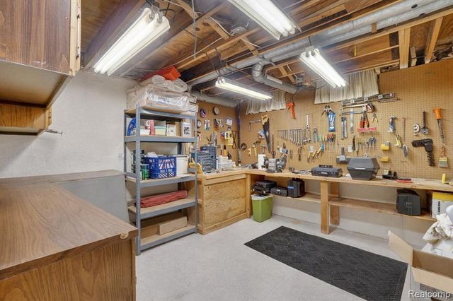 12342 Pinecrest Drive, Plymouth, MI 48170