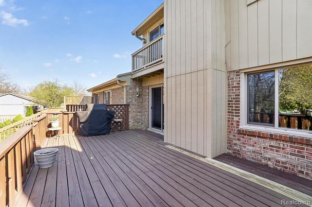 12342 Pinecrest Drive, Plymouth, MI 48170