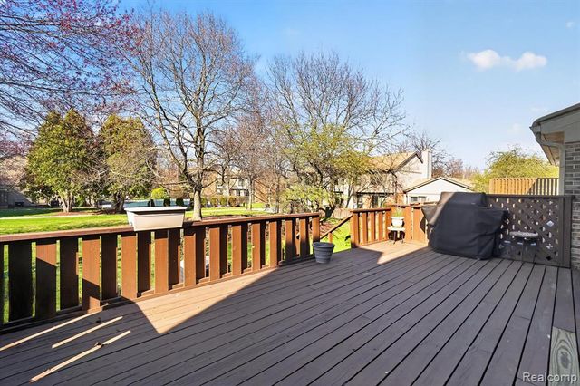 12342 Pinecrest Drive, Plymouth, MI 48170