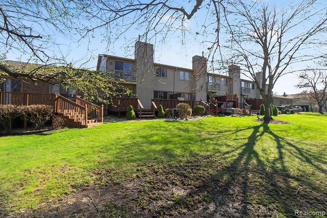 12342 Pinecrest Drive, Plymouth, MI 48170
