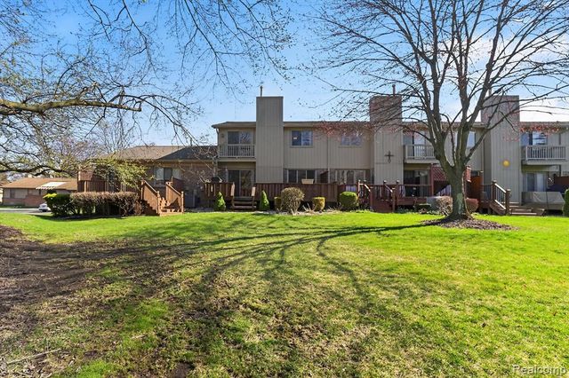 12342 Pinecrest Drive, Plymouth, MI 48170