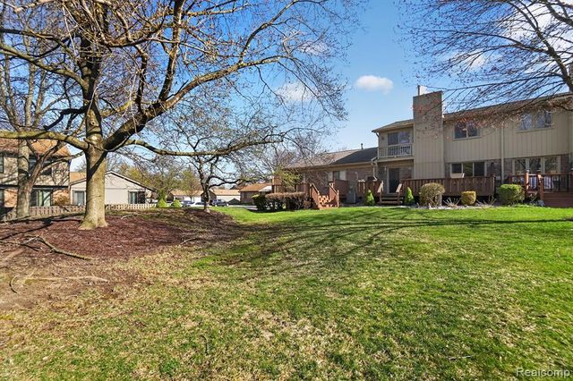 12342 Pinecrest Drive, Plymouth, MI 48170