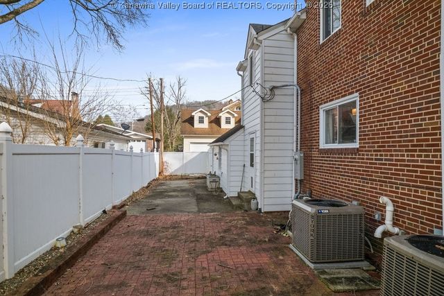 3914 Virginia Avenue Se, Charleston, WV 25304