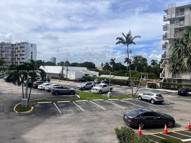 3475 N Country Club Drive 204, Aventura, FL 33180