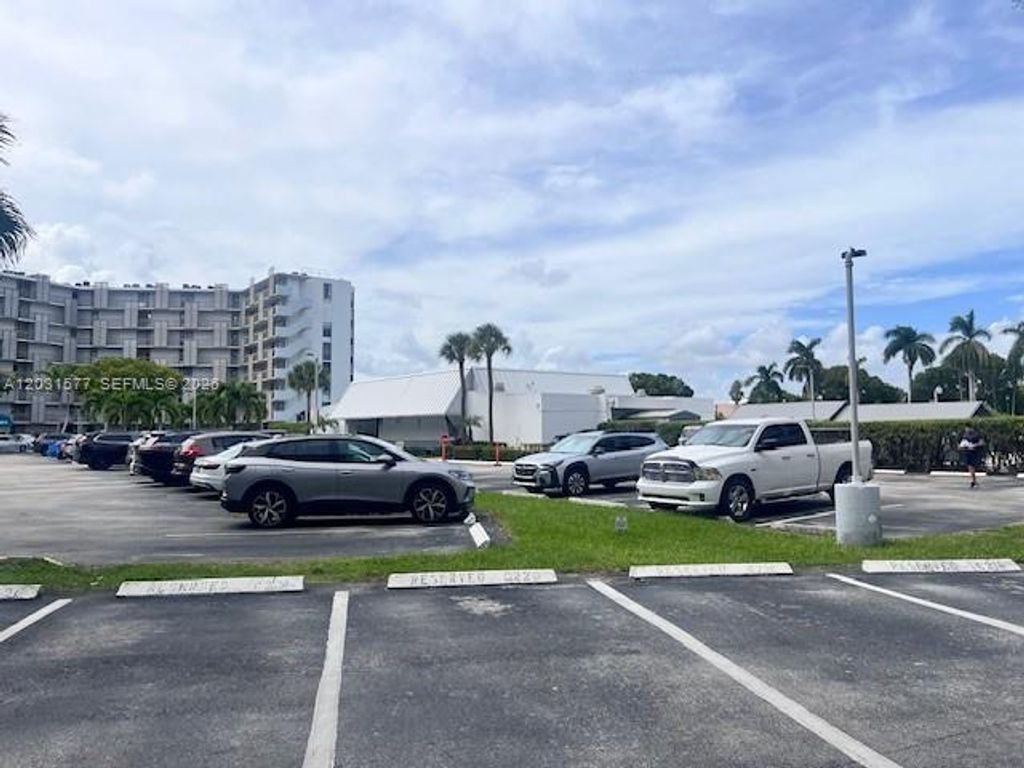 3475 N Country Club Drive 204, Aventura, FL 33180