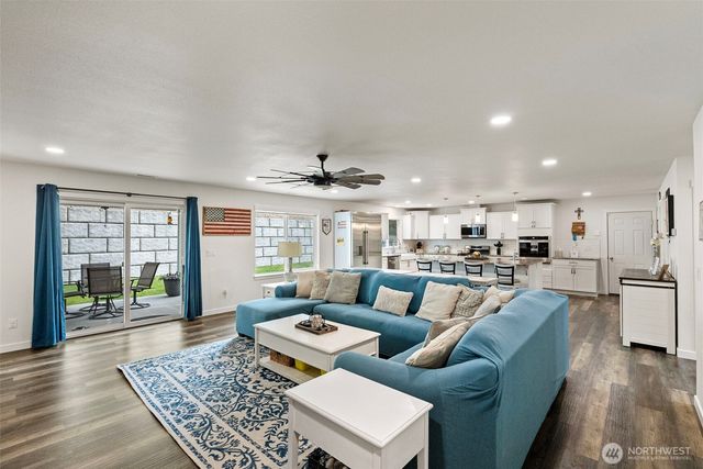 9611 W Belfair Valley Road, Bremerton, WA 98312