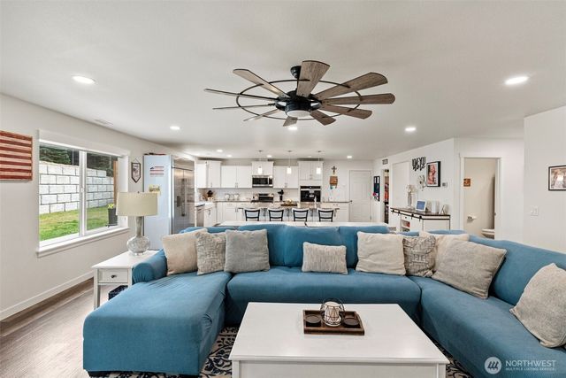 9611 W Belfair Valley Road, Bremerton, WA 98312