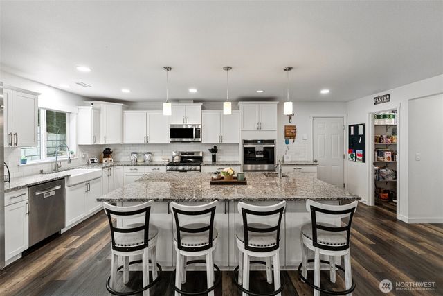 9611 W Belfair Valley Road, Bremerton, WA 98312