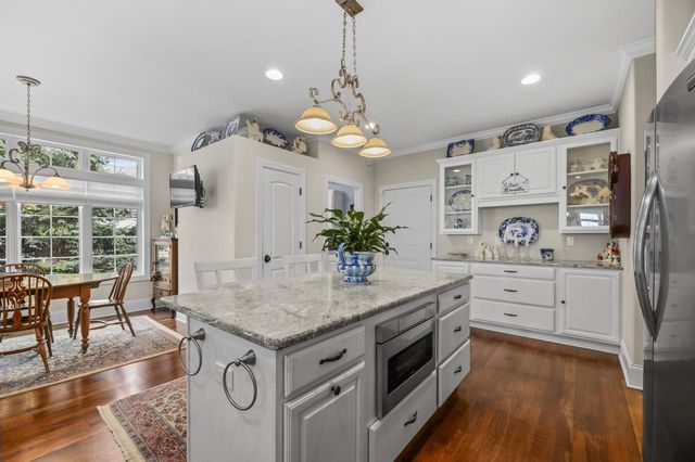 N35W23668 Auburn COURT, Pewaukee, WI 53072