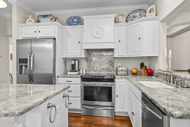 N35W23668 Auburn COURT, Pewaukee, WI 53072