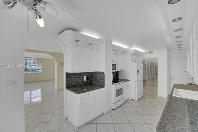 1920 S Ocean Dr 16B, Hallandale Beach, FL 33009