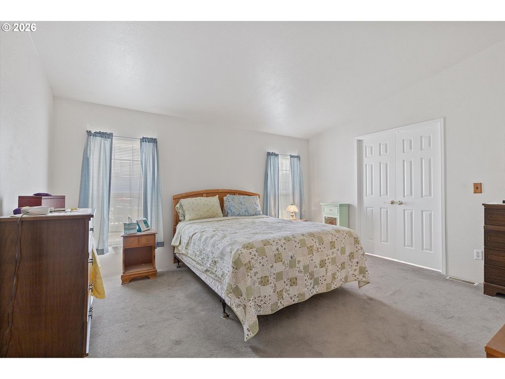 Image 13 of property listing at 655 Ne BURNETT Rd #2, Mc Minnville, OR 97128