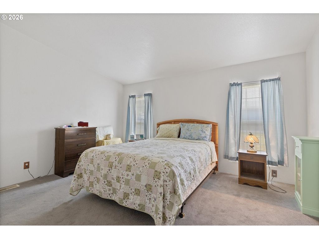 Image 14 of property listing at 655 Ne BURNETT Rd #2, Mc Minnville, OR 97128