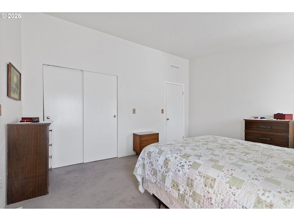 Image 15 of property listing at 655 Ne BURNETT Rd #2, Mc Minnville, OR 97128