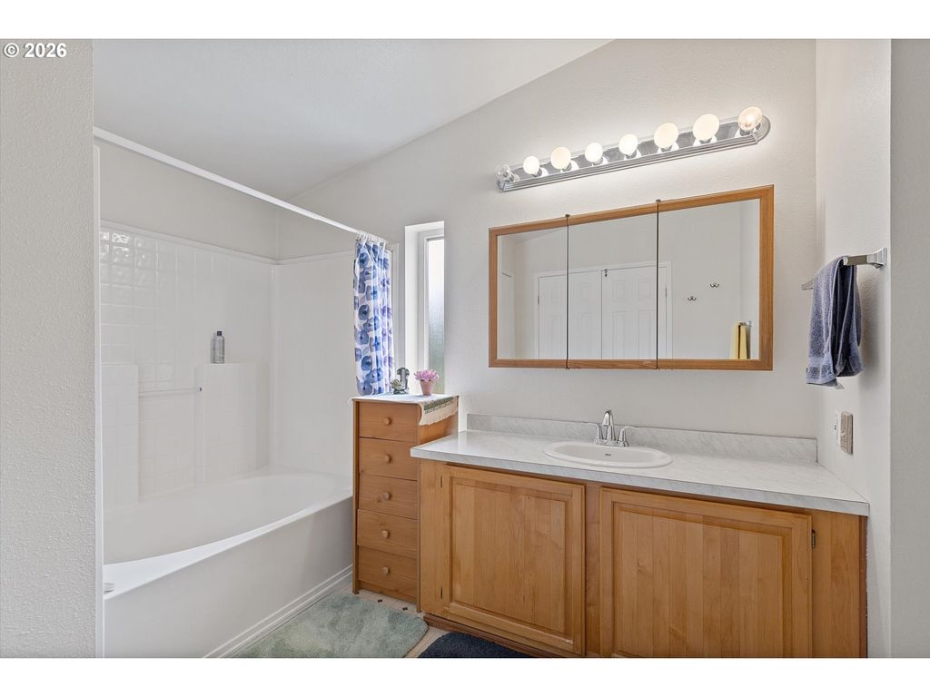 Image 16 of property listing at 655 Ne BURNETT Rd #2, Mc Minnville, OR 97128