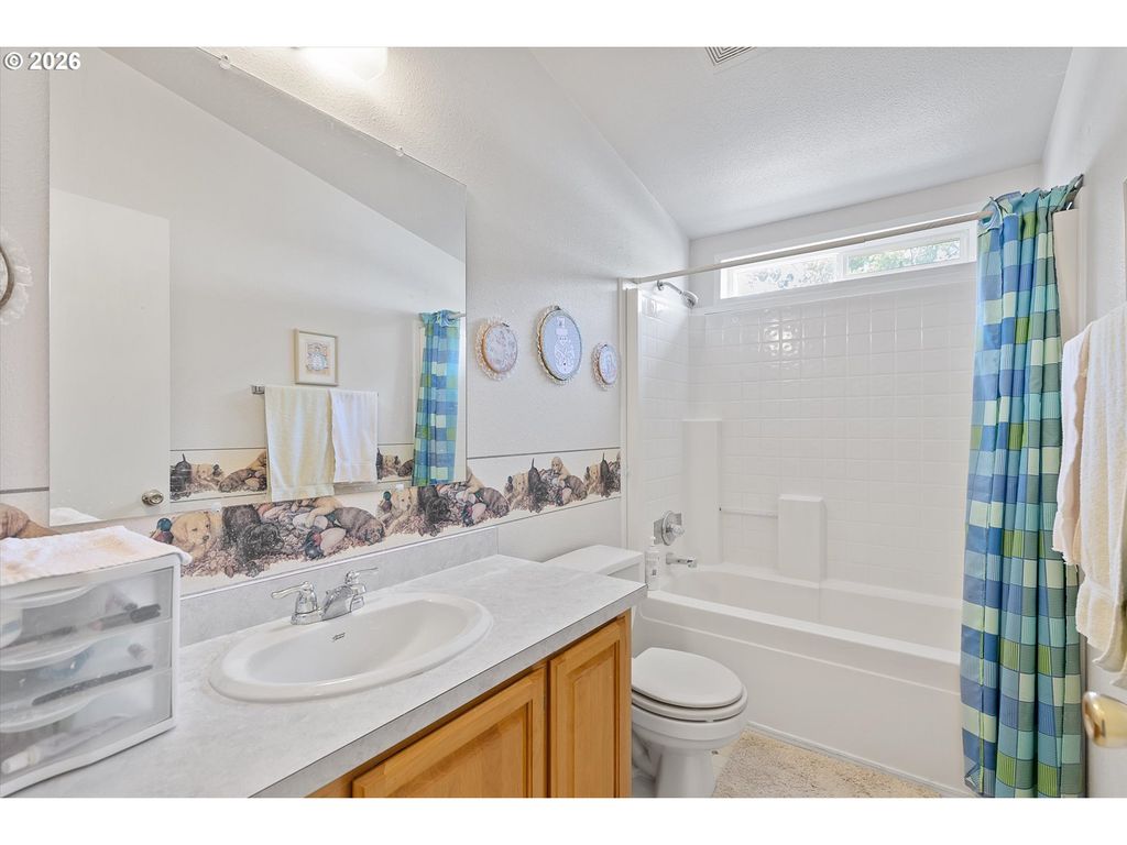 Image 23 of property listing at 655 Ne BURNETT Rd #2, Mc Minnville, OR 97128