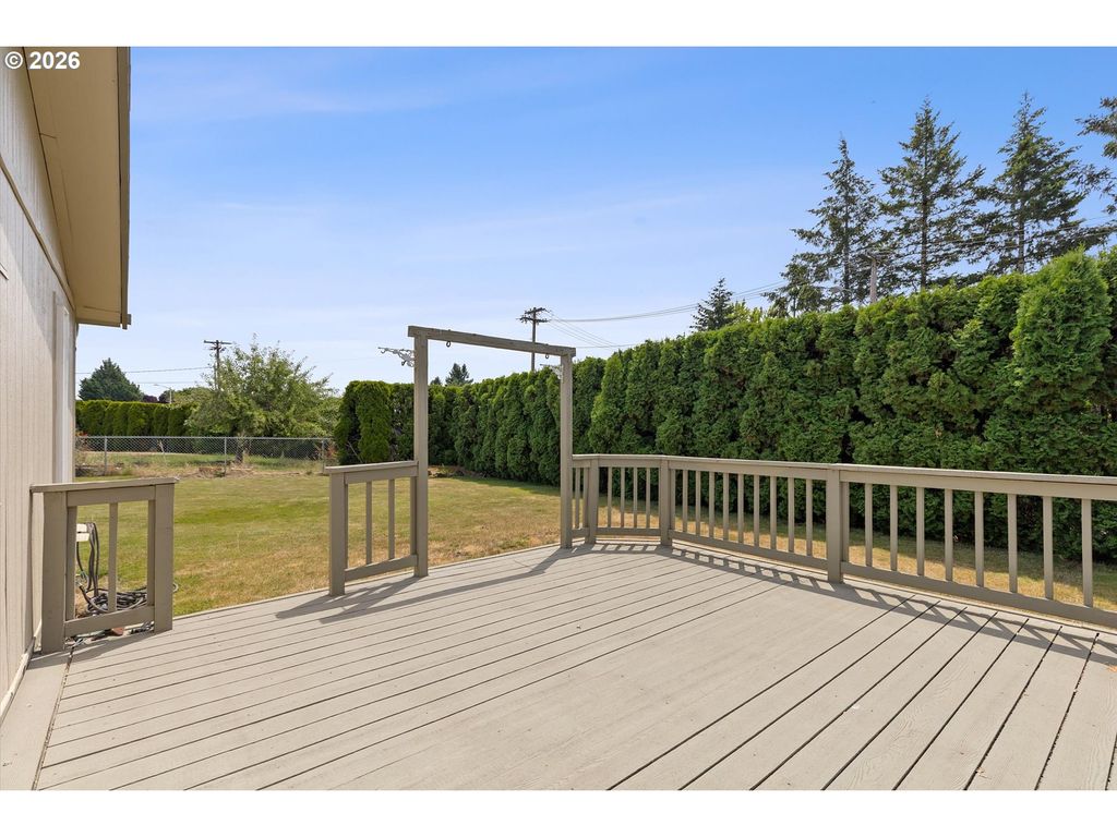 Image 25 of property listing at 655 Ne BURNETT Rd #2, Mc Minnville, OR 97128
