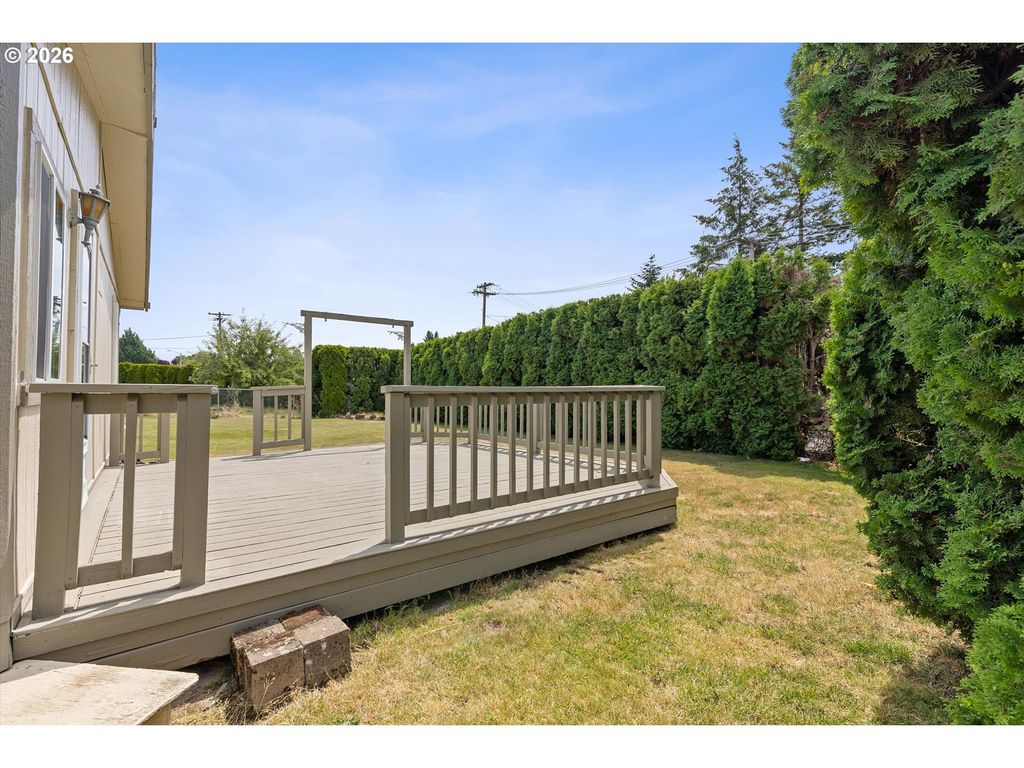 Image 27 of property listing at 655 Ne BURNETT Rd #2, Mc Minnville, OR 97128