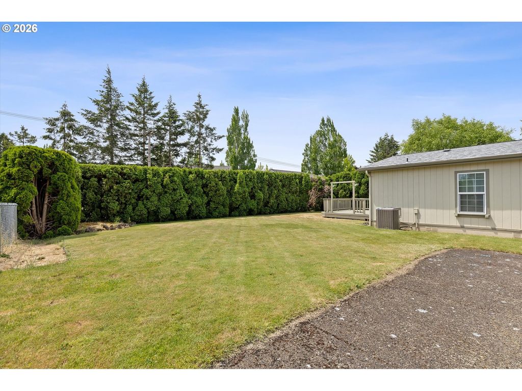 Image 30 of property listing at 655 Ne BURNETT Rd #2, Mc Minnville, OR 97128