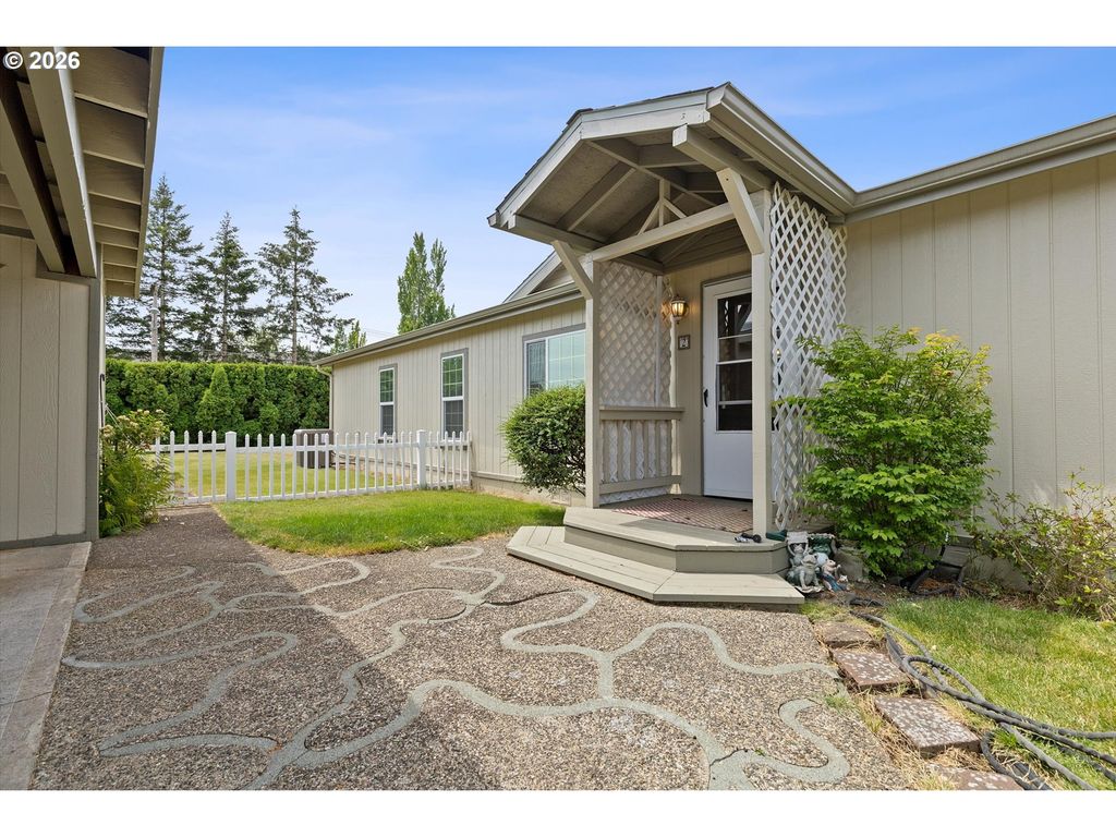 Image 4 of property listing at 655 Ne BURNETT Rd #2, Mc Minnville, OR 97128
