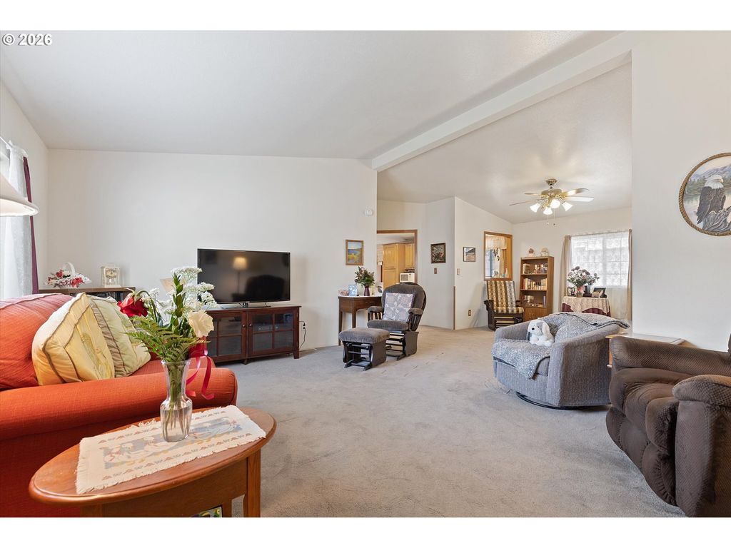 Image 5 of property listing at 655 Ne BURNETT Rd #2, Mc Minnville, OR 97128