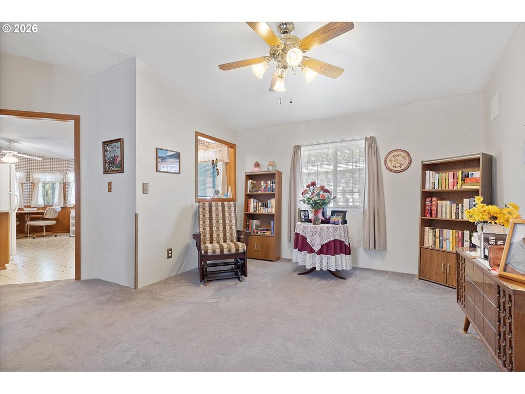 Image 7 of property listing at 655 Ne BURNETT Rd #2, Mc Minnville, OR 97128