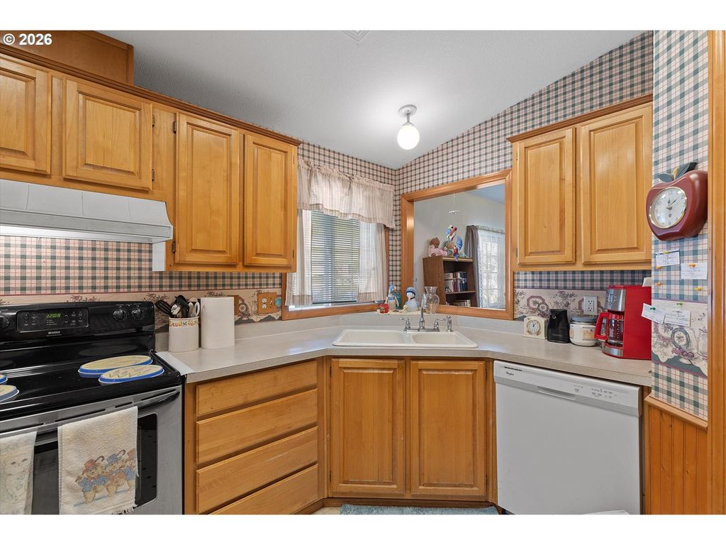 Image 9 of property listing at 655 Ne BURNETT Rd #2, Mc Minnville, OR 97128