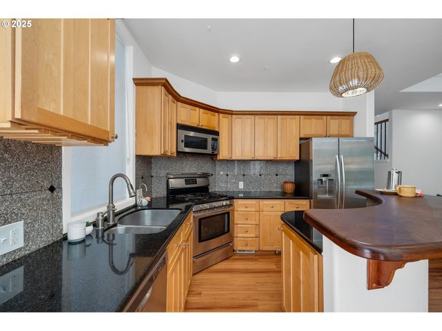 3308 BAYVIEW Ter, Seaside, OR 97138