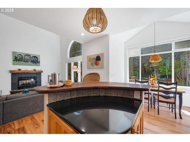 3308 BAYVIEW Ter, Seaside, OR 97138