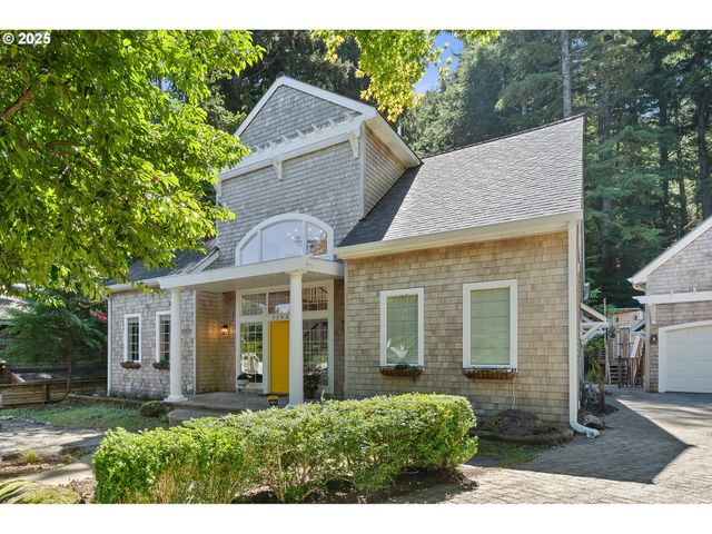 3308 BAYVIEW Ter, Seaside, OR 97138