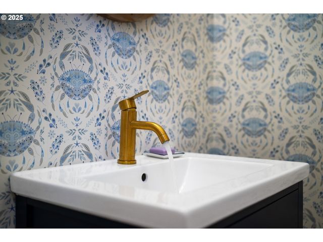 3308 BAYVIEW Ter, Seaside, OR 97138