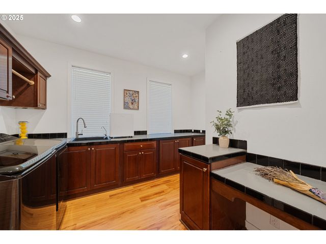 3308 BAYVIEW Ter, Seaside, OR 97138