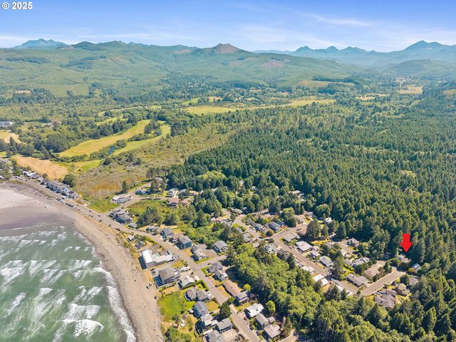 3308 BAYVIEW Ter, Seaside, OR 97138