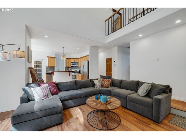 3308 BAYVIEW Ter, Seaside, OR 97138