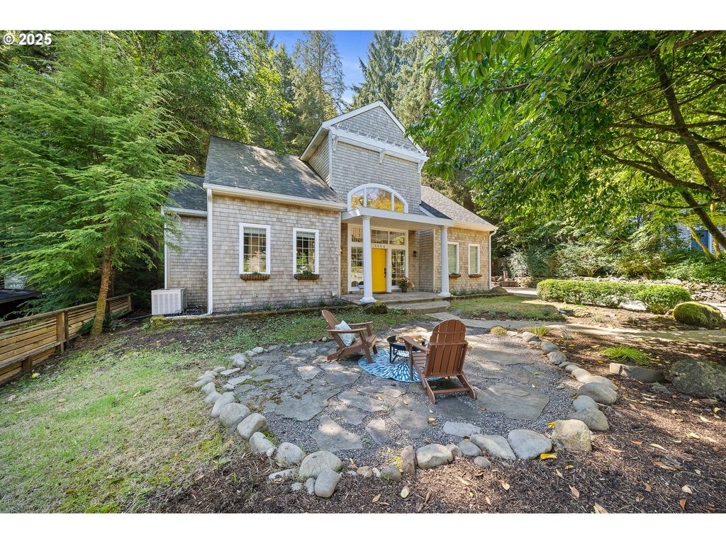 3308 BAYVIEW Ter, Seaside, OR 97138