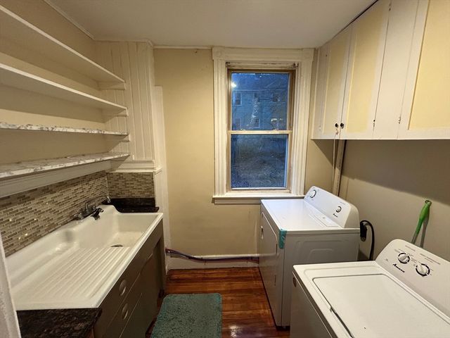 23 Lakewood St, Worcester, MA 01603