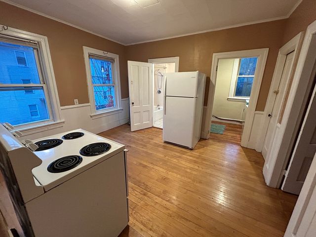 23 Lakewood St, Worcester, MA 01603