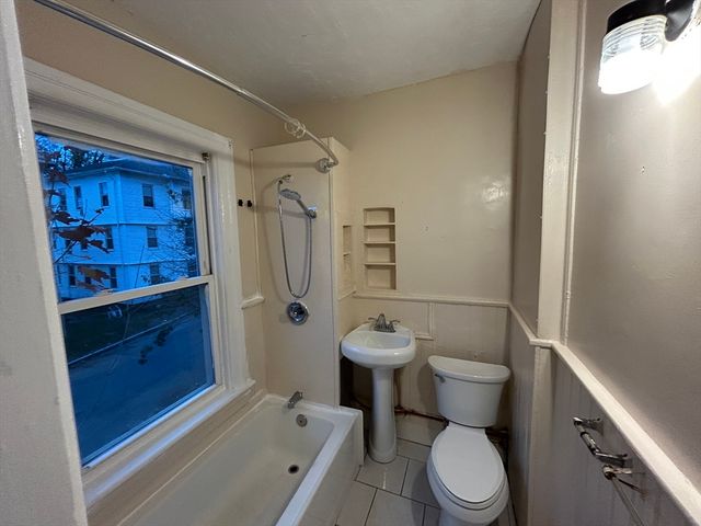 23 Lakewood St, Worcester, MA 01603