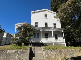 23 Lakewood St, Worcester, MA 01603