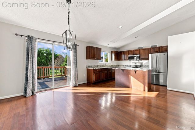 3201 Lynhurst Court, Oakland Charter Township, MI 48306