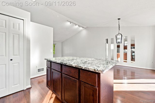 3201 Lynhurst Court, Oakland Charter Township, MI 48306