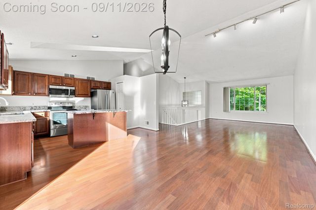 3201 Lynhurst Court, Oakland Charter Township, MI 48306