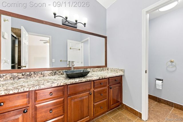 3201 Lynhurst Court, Oakland Charter Township, MI 48306