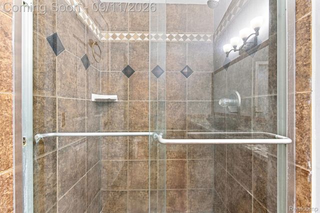 3201 Lynhurst Court, Oakland Charter Township, MI 48306