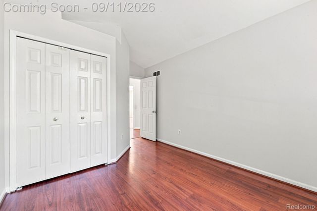 3201 Lynhurst Court, Oakland Charter Township, MI 48306