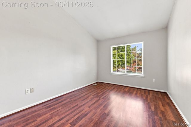 3201 Lynhurst Court, Oakland Charter Township, MI 48306