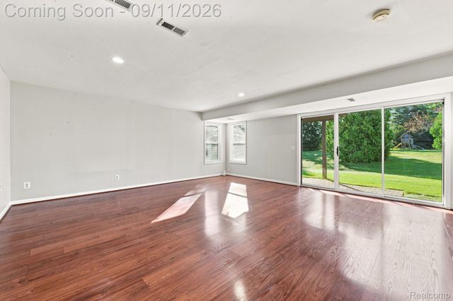 3201 Lynhurst Court, Oakland Charter Township, MI 48306