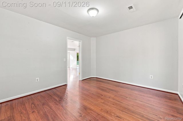 3201 Lynhurst Court, Oakland Charter Township, MI 48306